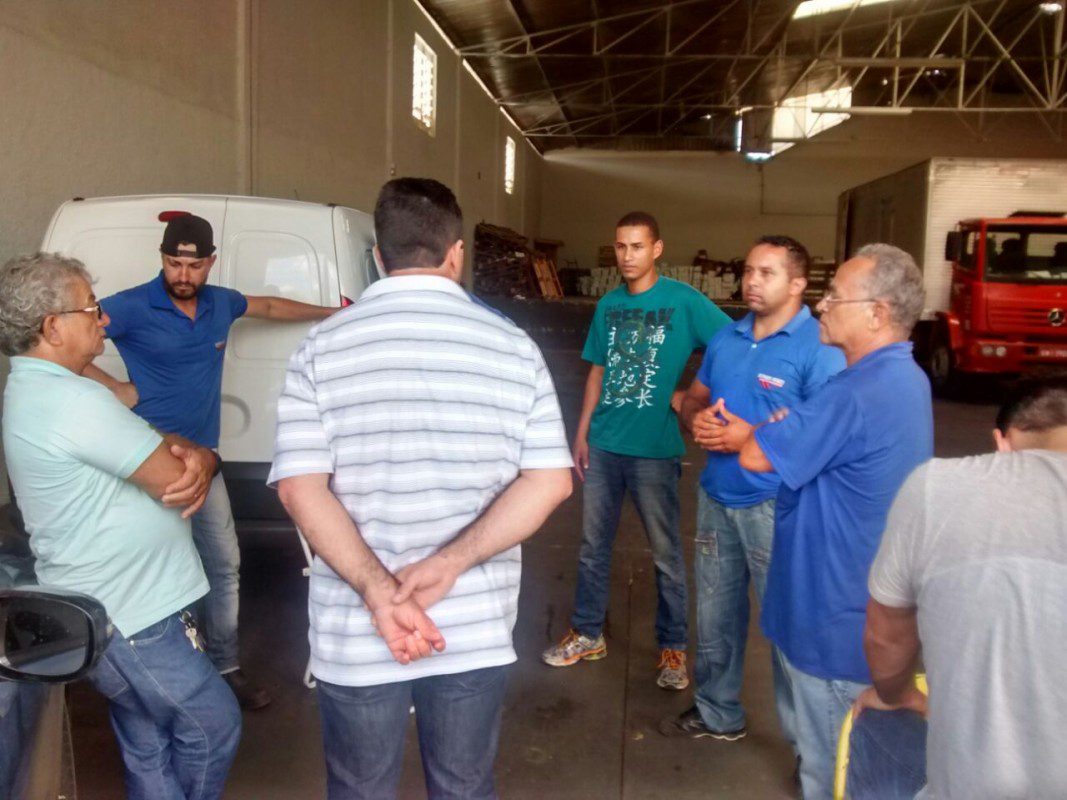 Trabalhadores paralisam atividades na Expresso Novato