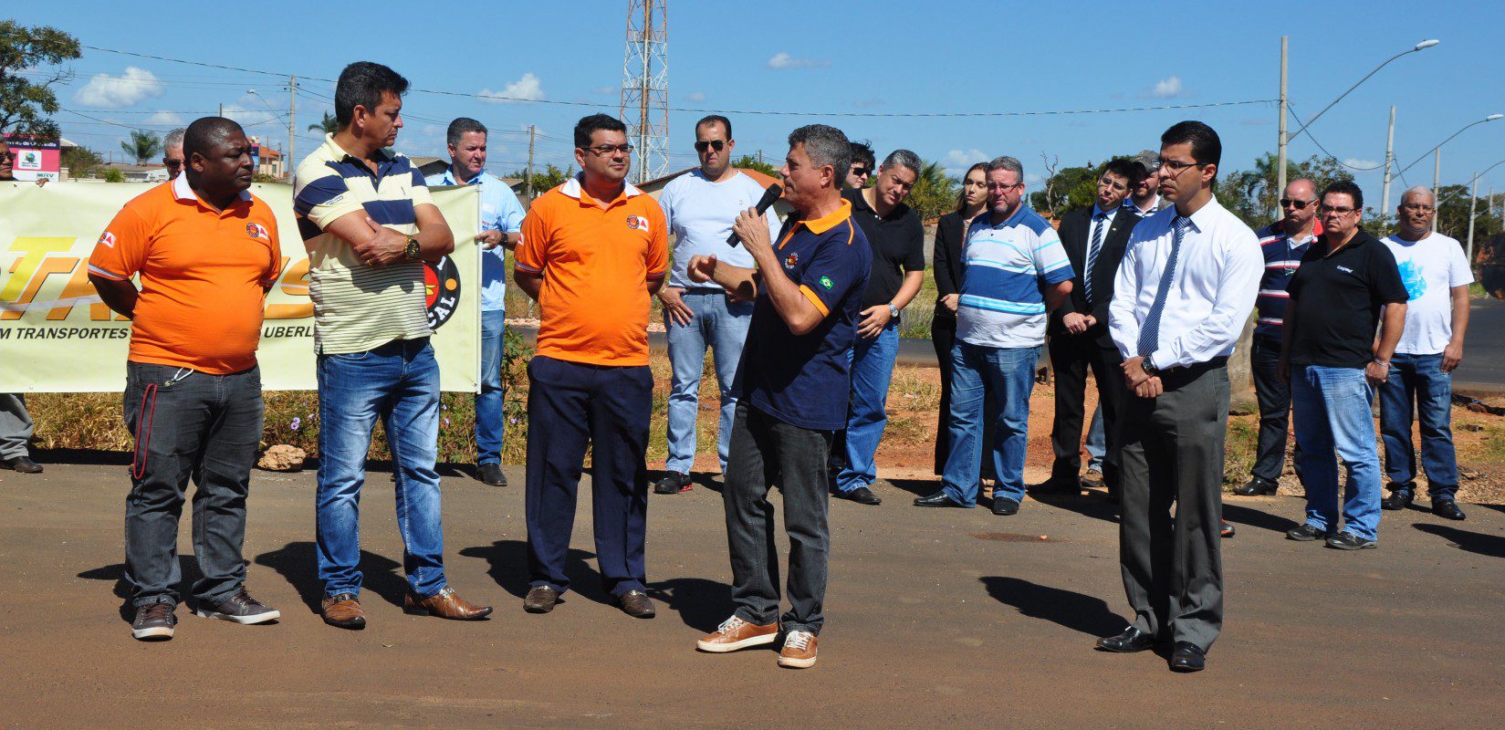 SINDTTRANS REALIZA MANIFESTAÇÃO PARA RETOMADA NAS OBRAS NO ANEL VIÁRIO SUL
