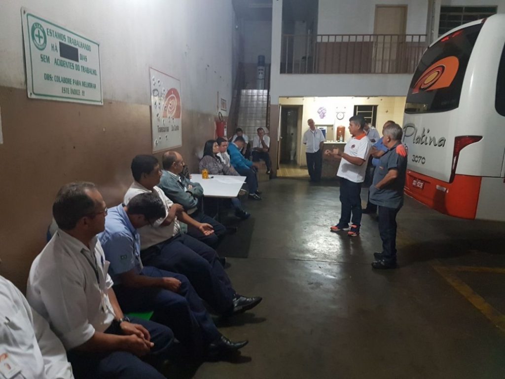 SINDTTRANS REALIZA ASSEMBLEIA COM TRABALHADORES DA EMPRESA PLATINA