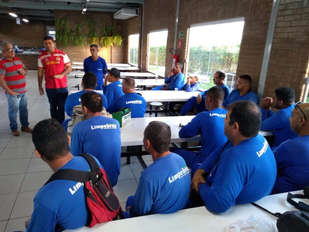 SINDTTRANS realiza assembleia com trabalhadores da Limpebrás