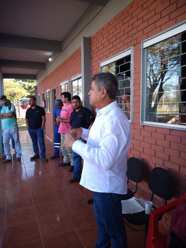 Sindttrans realiza assembléia para aprovação de greve na Vina Transportes