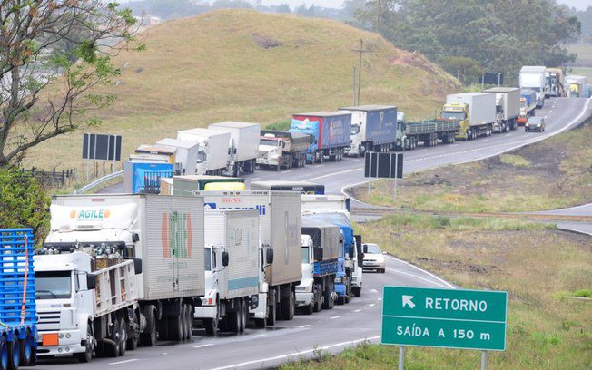 AOS TRABALHADORES DO  TRANSPORTE DE CARGAS.  TENTATIVA DE GOLPE DOS EMPRESÁRIOS. GREVE GERAL!!!