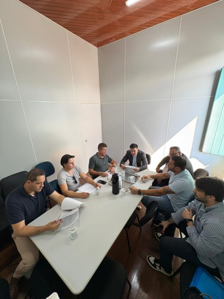 SINDTTRANS participa de reunião na Câmara Municipal de Araguari para discutir soluções para a situação da rodoviária