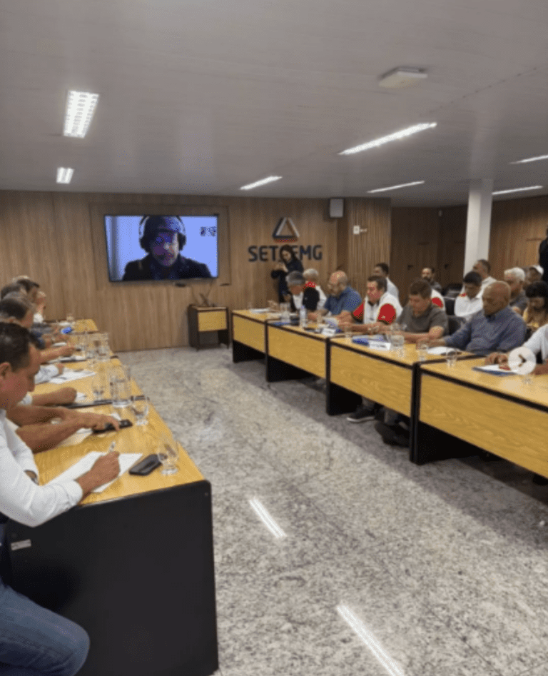 Campanha salarial do transporte de cargas avança sem acordo e nova rodada é marcada para maio